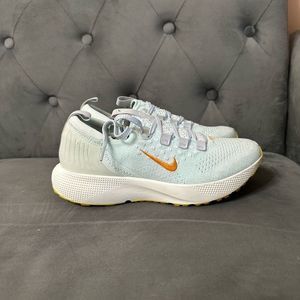 Nike Women's React Escape Run Flyknit Running Shoe sneakers Sz 7